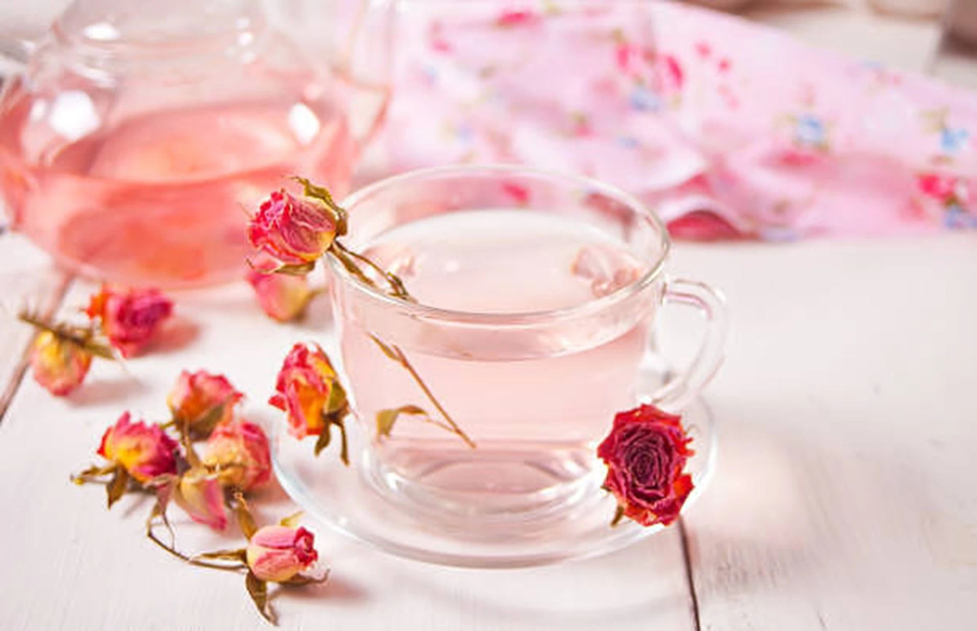 خواص گل سرخ برای زنان